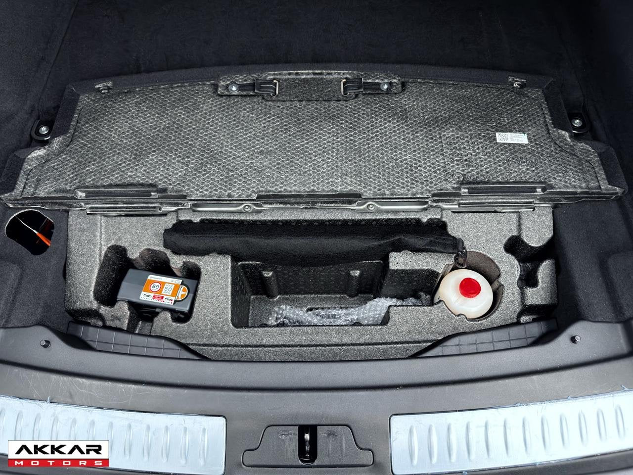 LAND ROVER VELAR R-DYNAMIC HSE P400E 2024