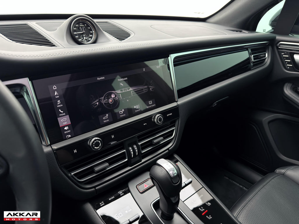 PORSCHE MACAN T