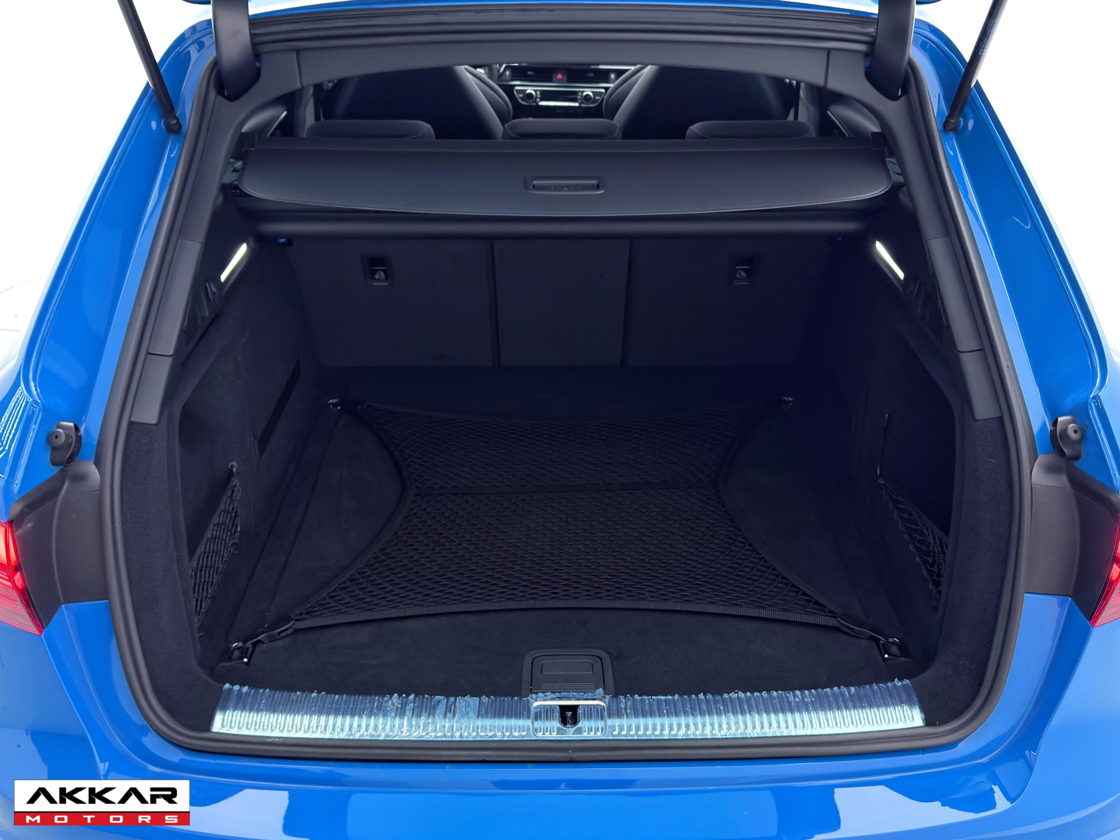 AUDI RS4 AVANT QUATTRO