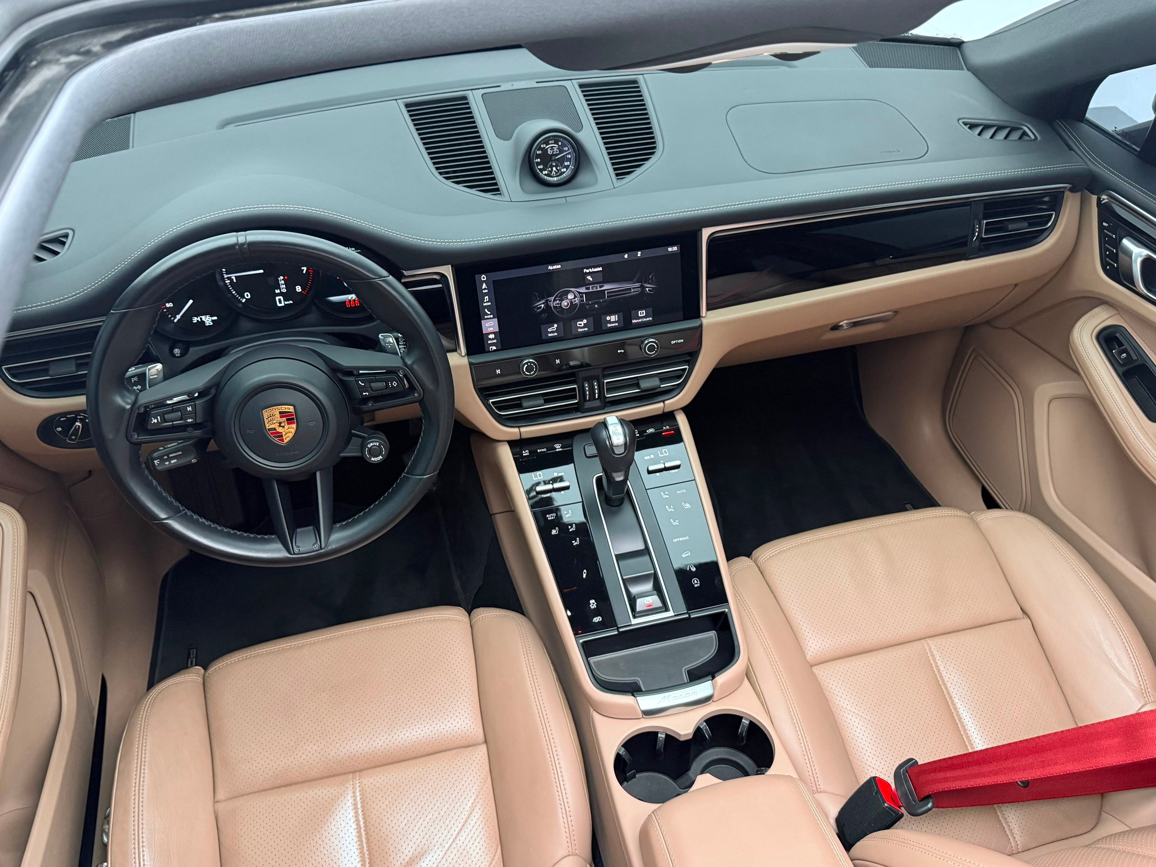 PORSCHE MACAN T