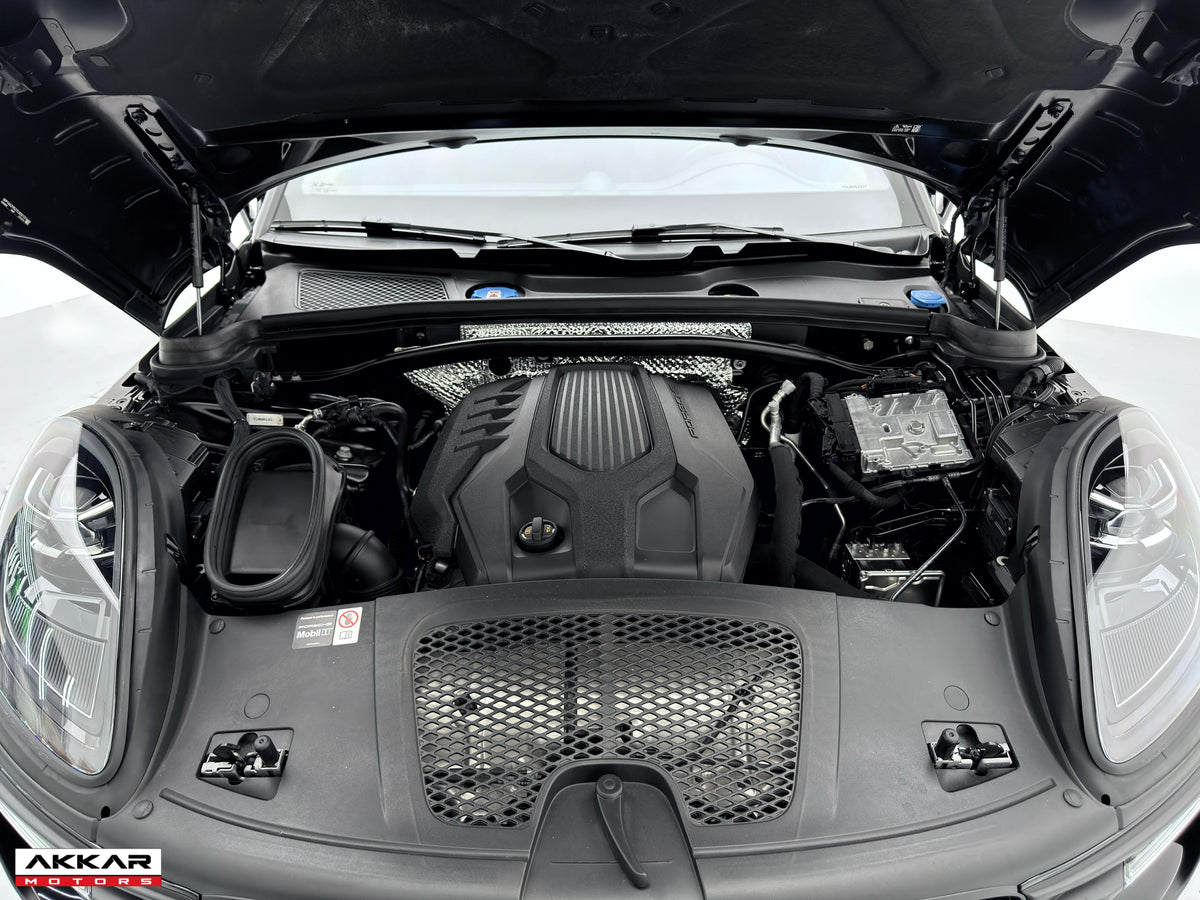 PORSCHE MACAN T