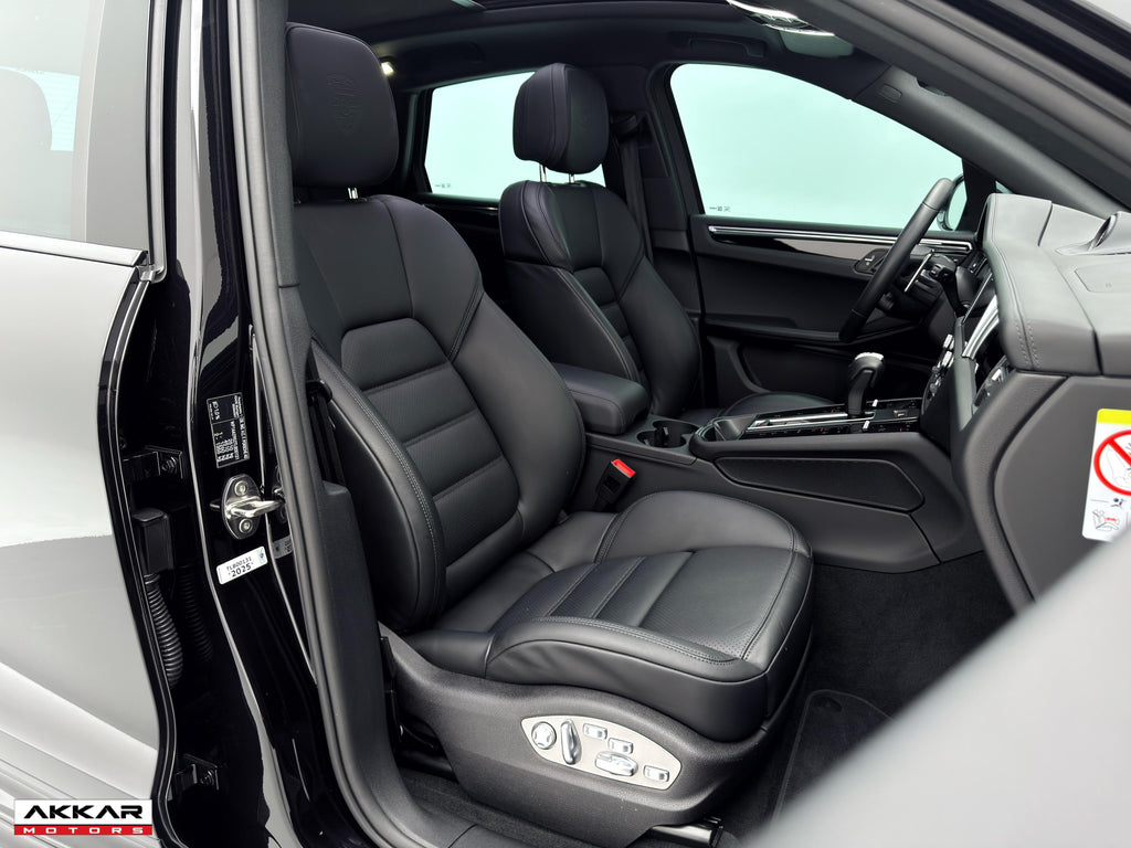 PORSCHE MACAN T