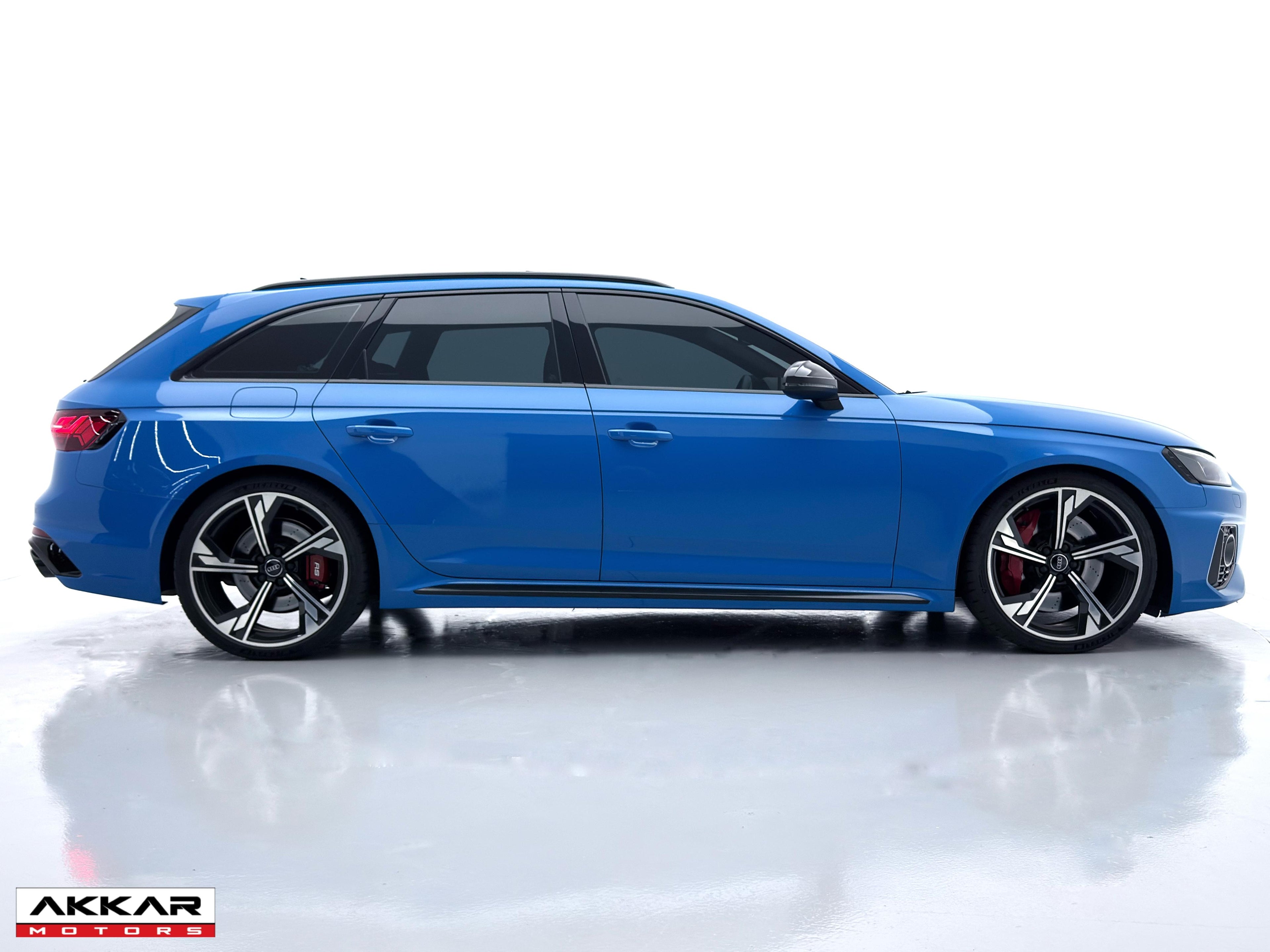 AUDI RS4 AVANT QUATTRO