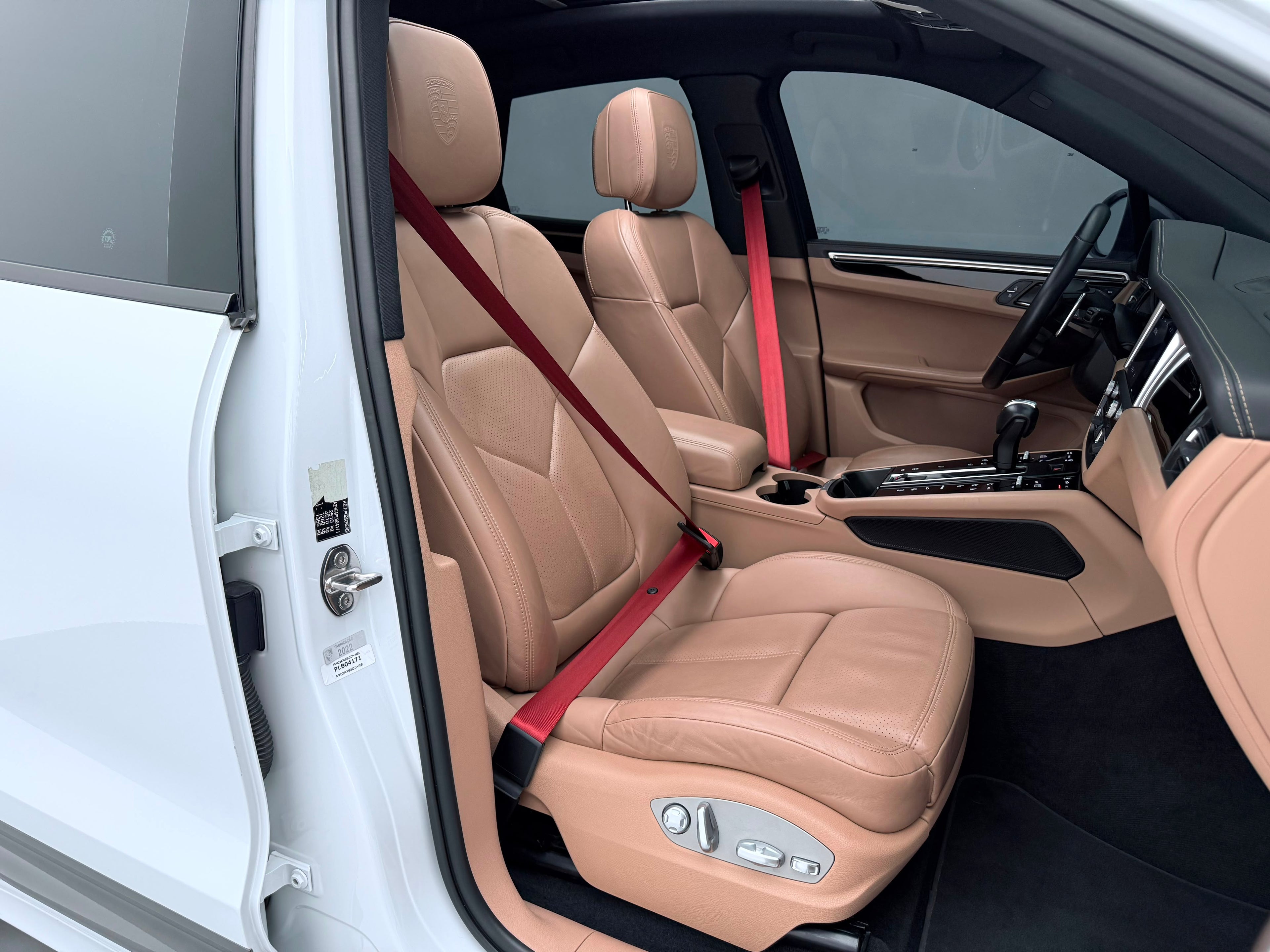 PORSCHE MACAN T