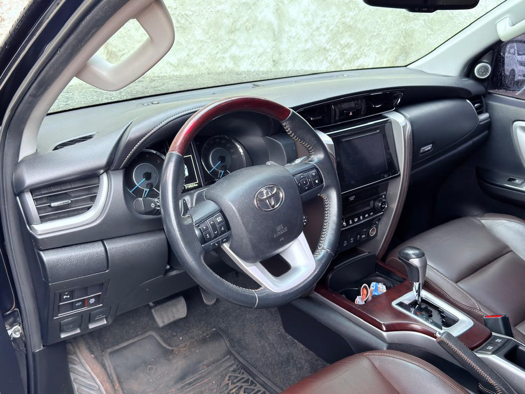 TOYOTA HILUX SW4
