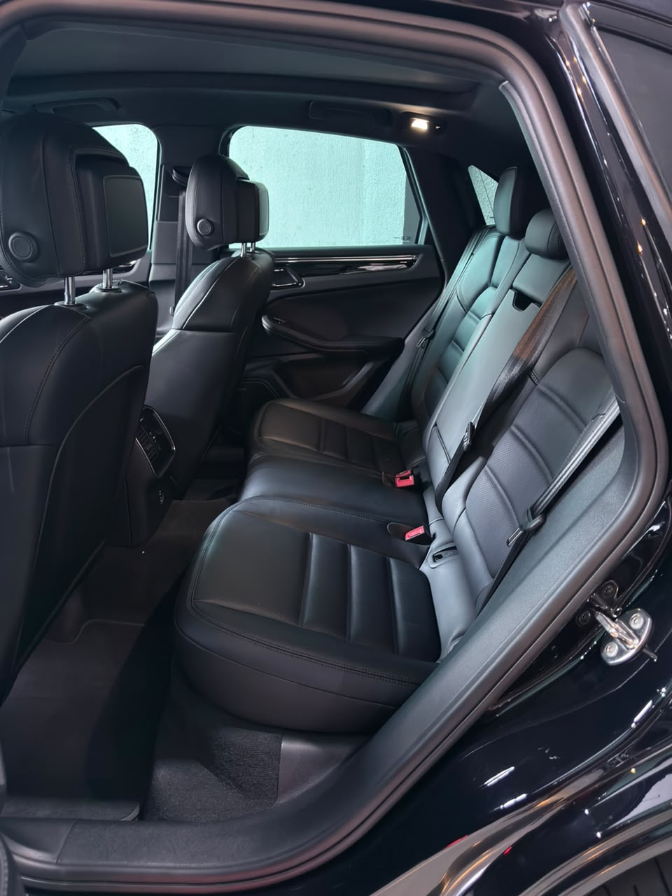 PORSCHE MACAN T