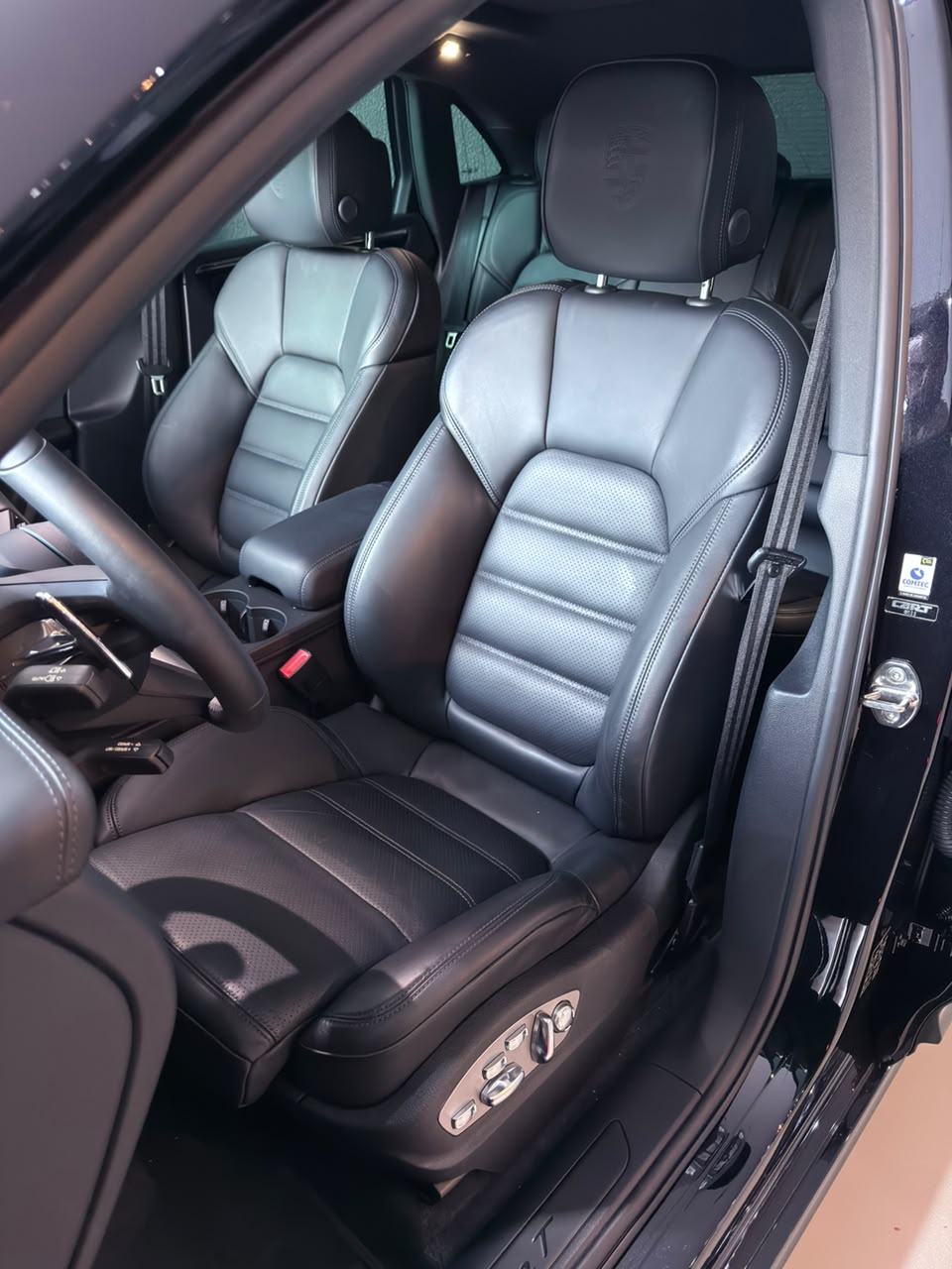 PORSCHE MACAN T