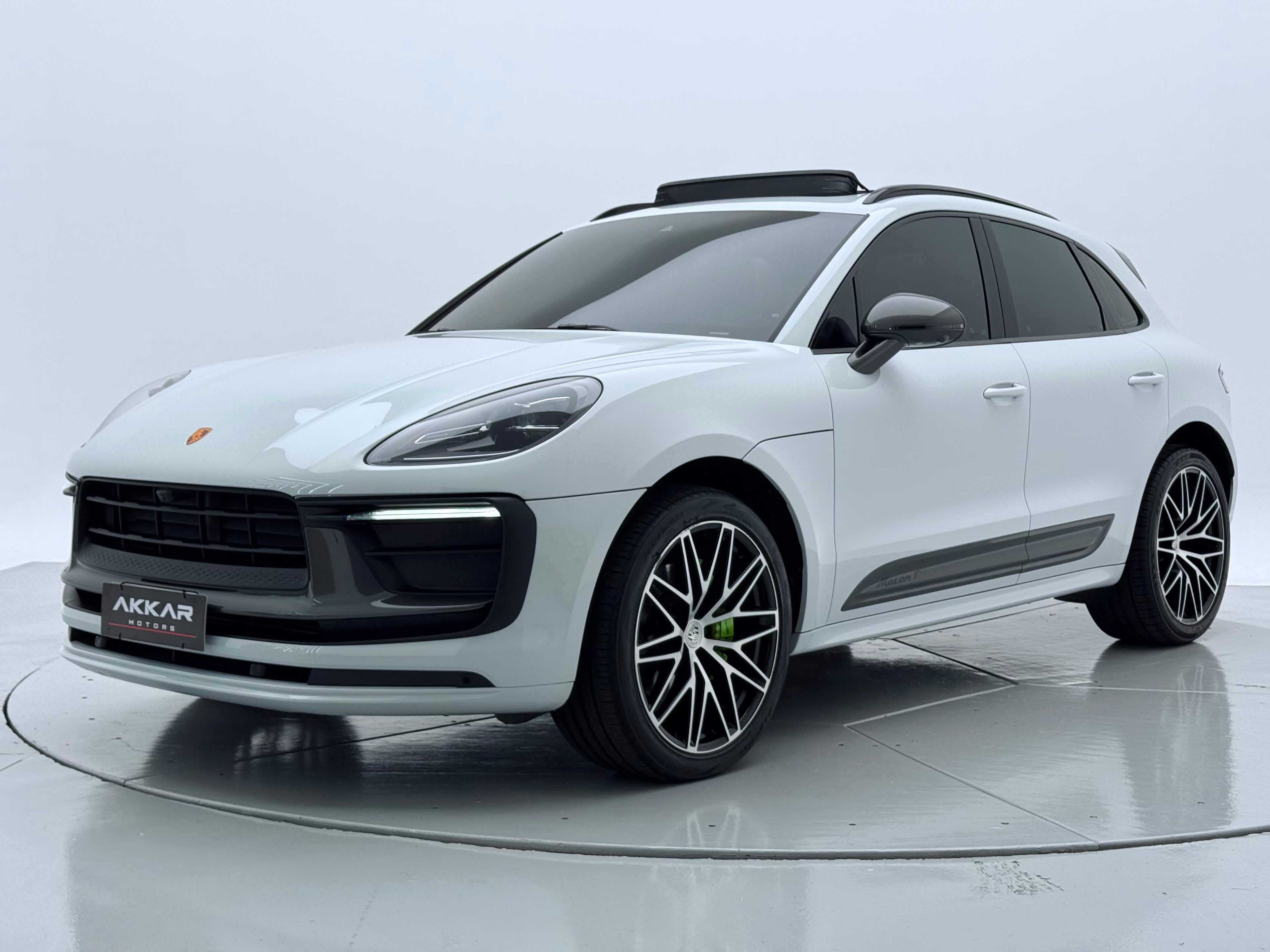 PORSCHE MACAN T