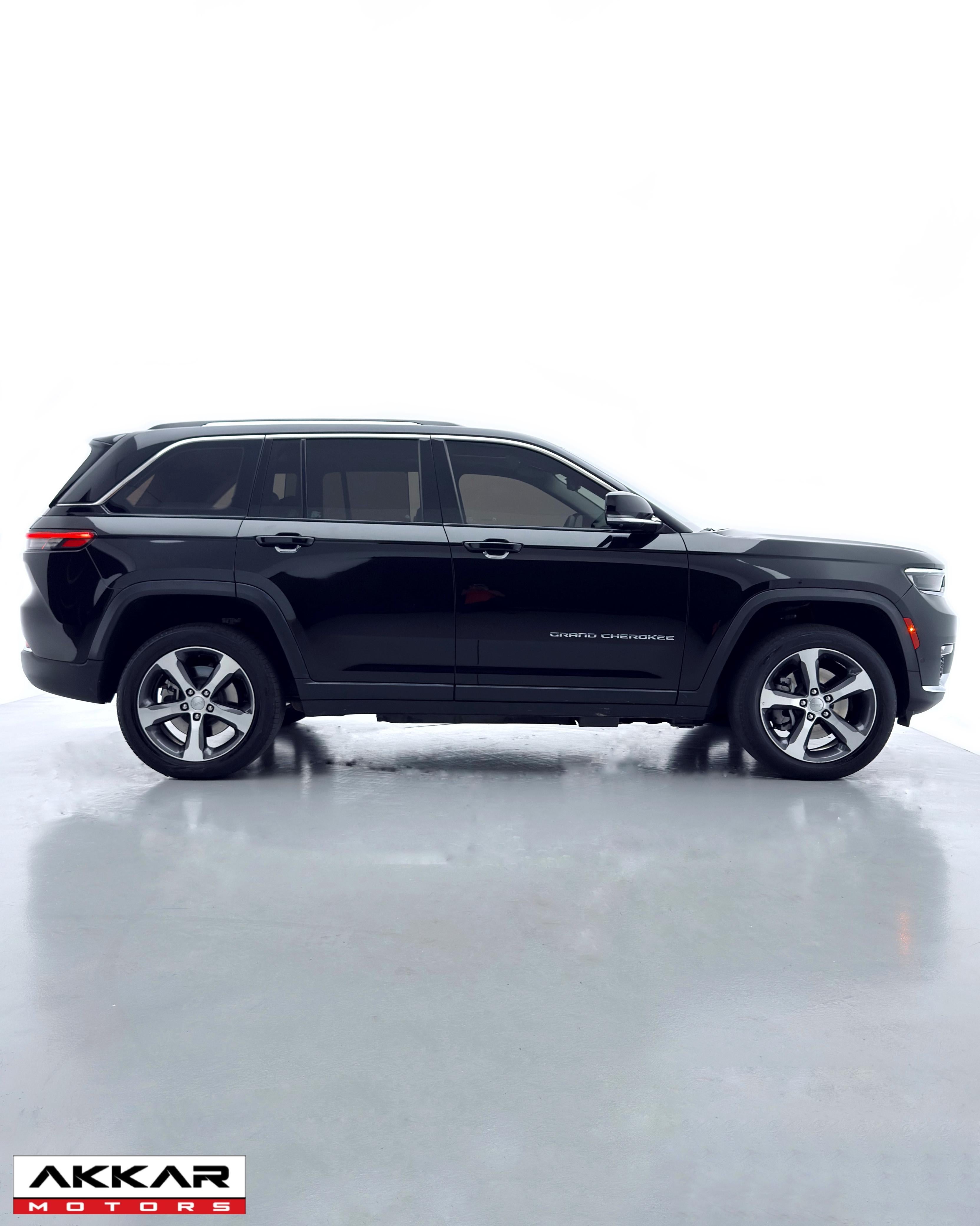 JEEP GRAND CHEROKEE 2023.