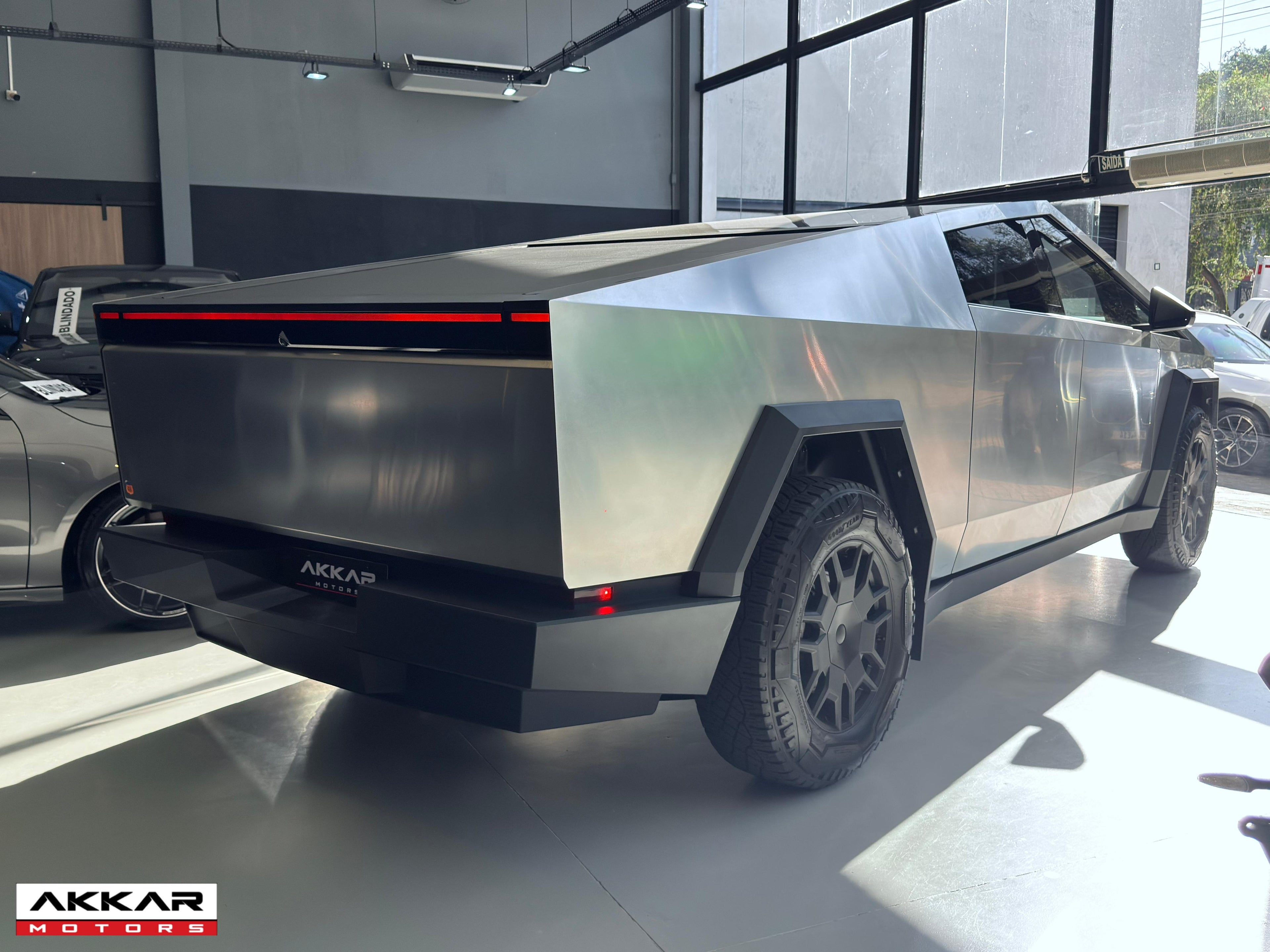 TESLA CYBERTRUCK