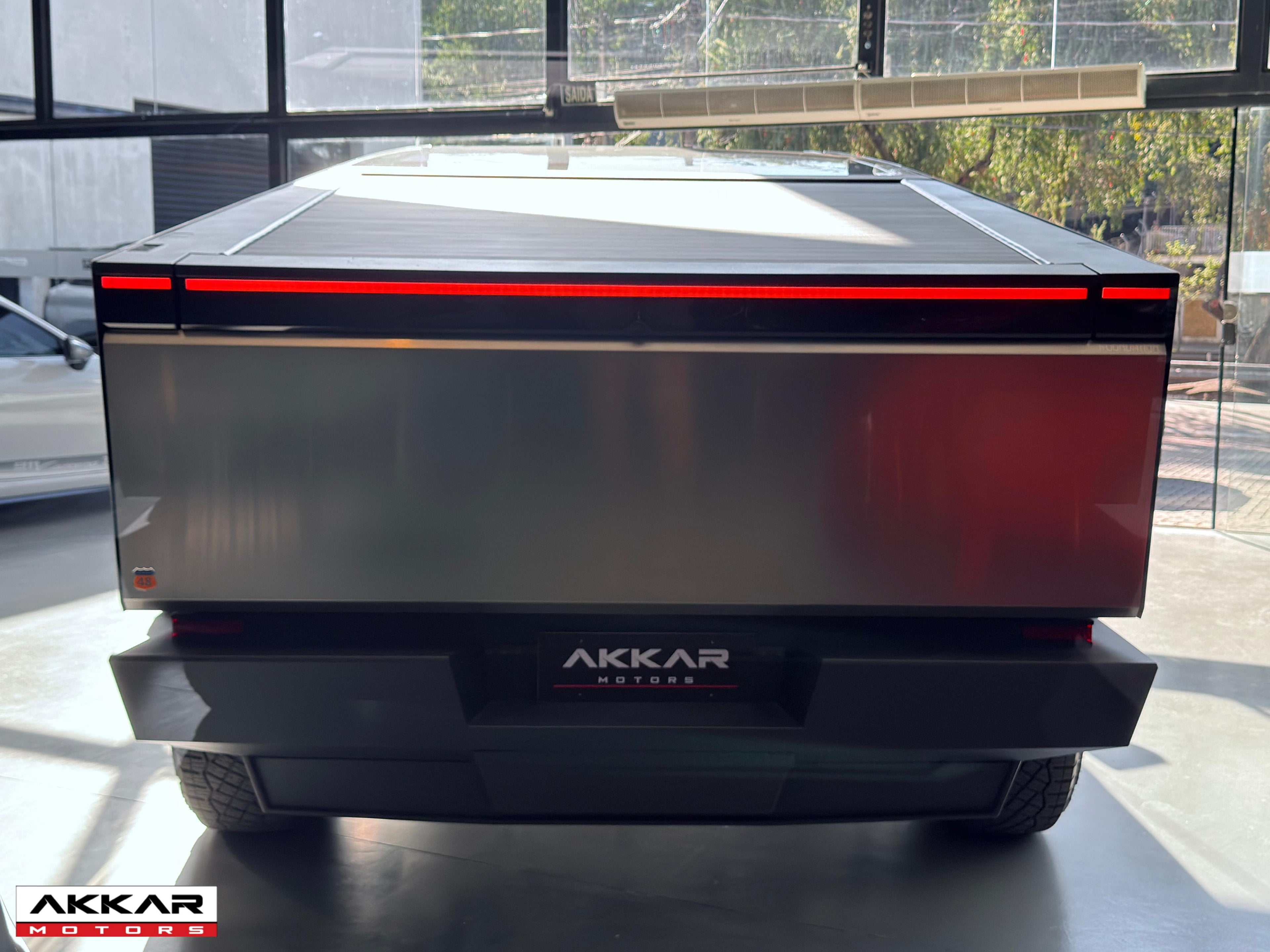 TESLA CYBERTRUCK