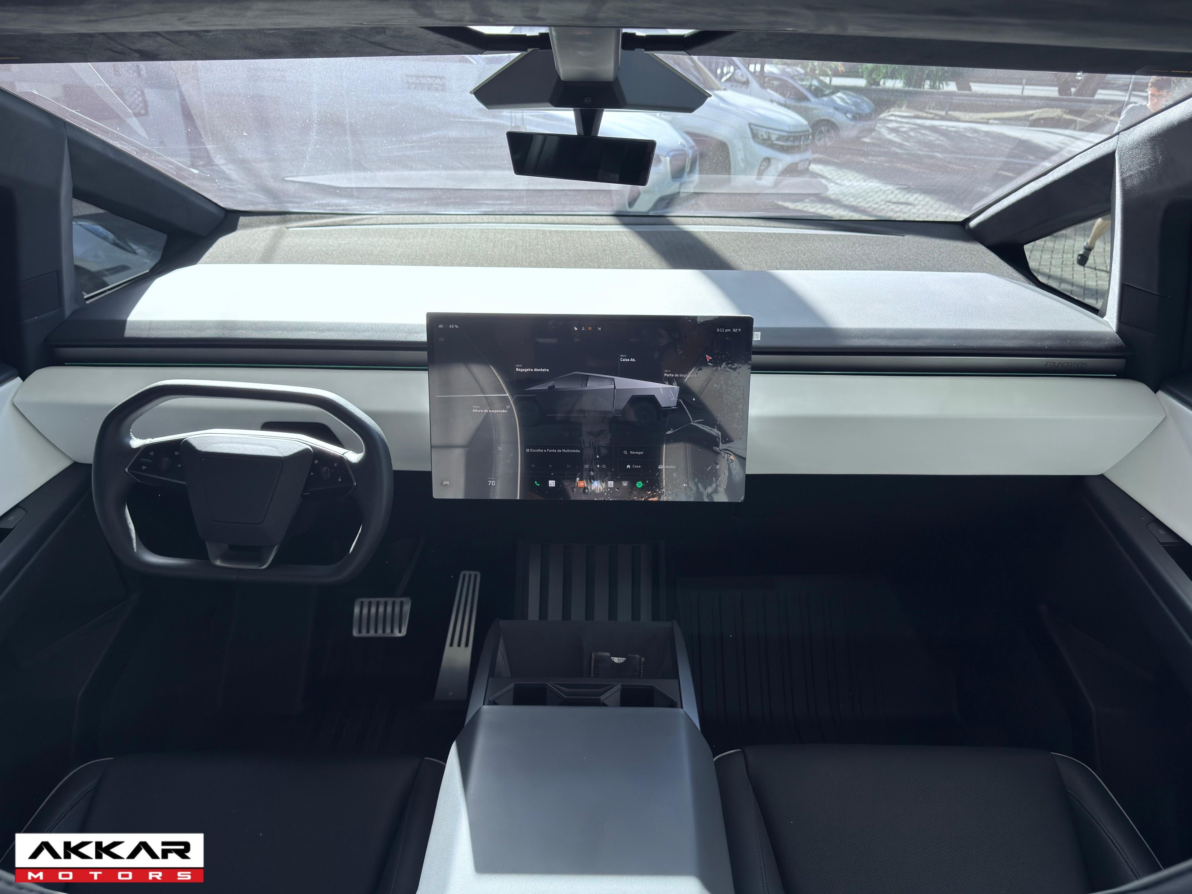 TESLA CYBERTRUCK