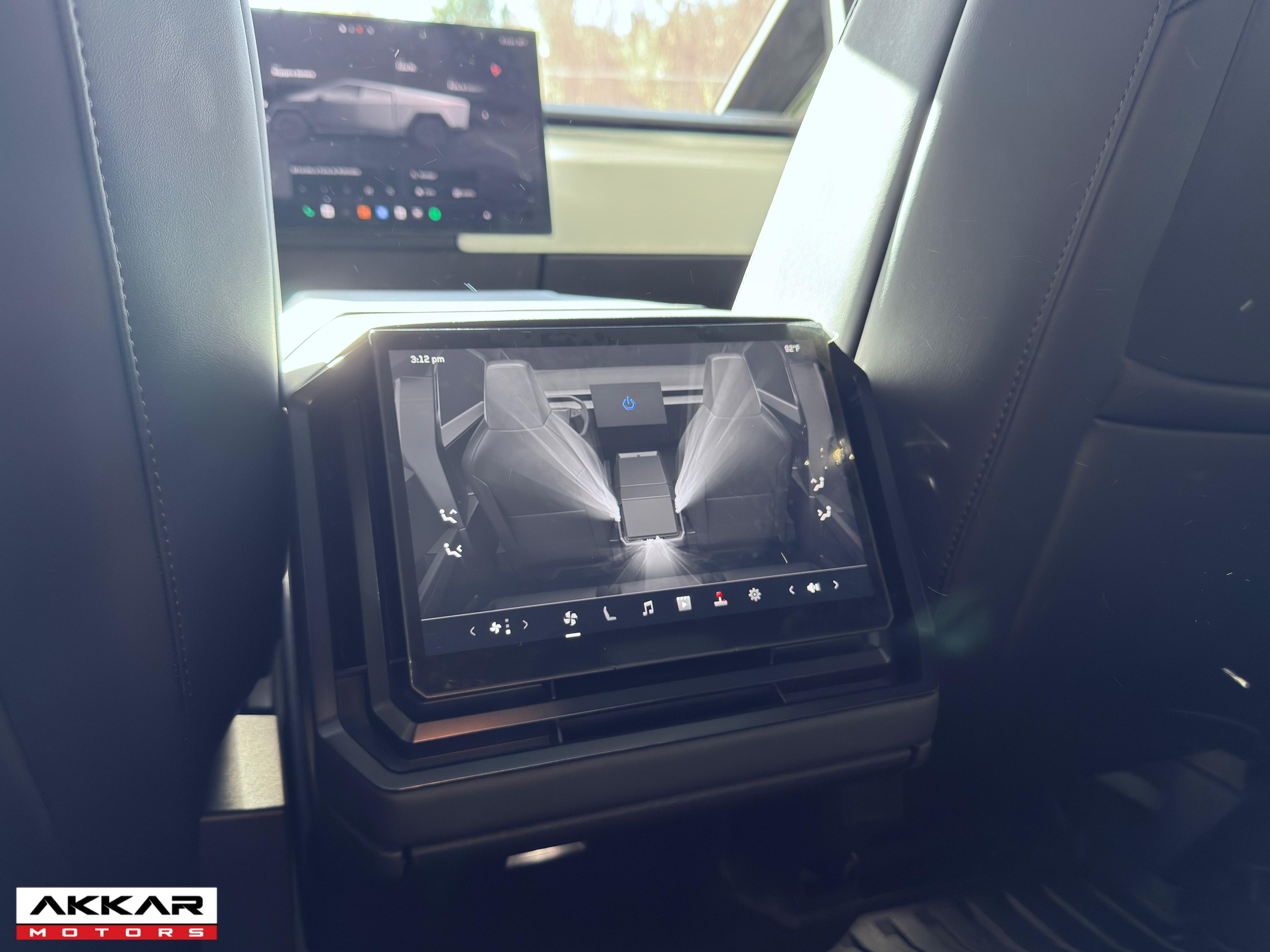 TESLA CYBERTRUCK