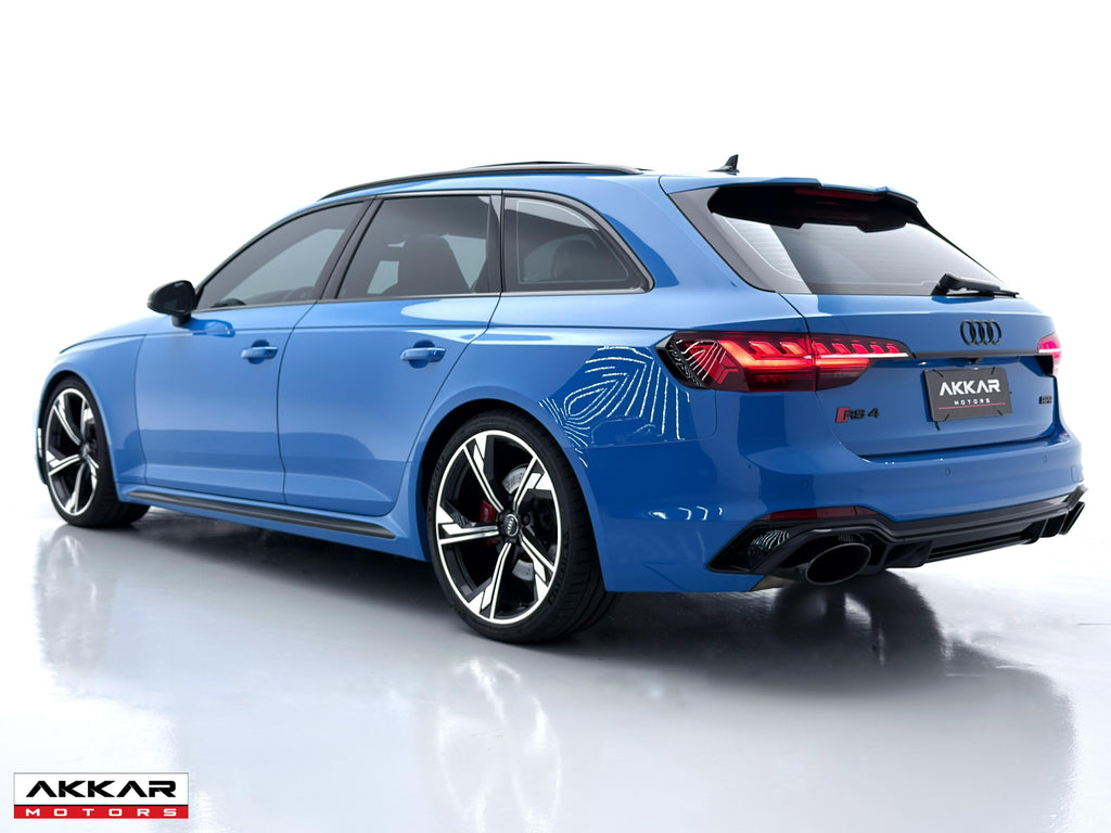 AUDI RS4 AVANT QUATTRO
