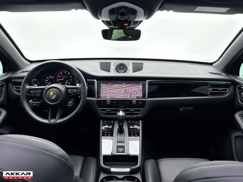 PORSCHE MACAN T