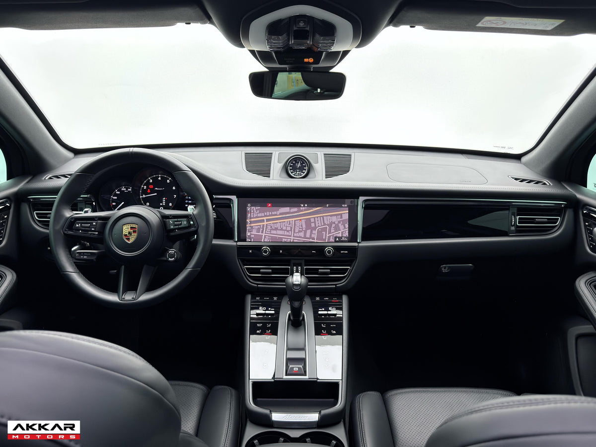 PORSCHE MACAN T