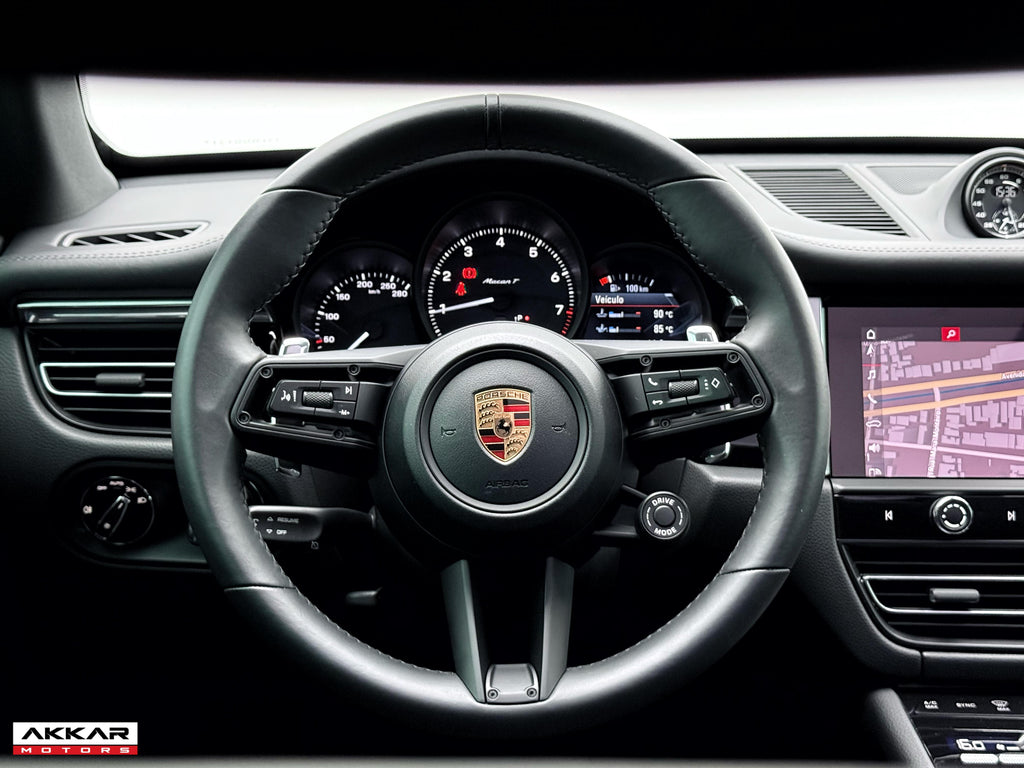 PORSCHE MACAN T