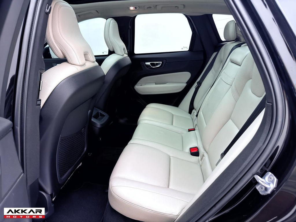 XC60 MOMENTUM AWD