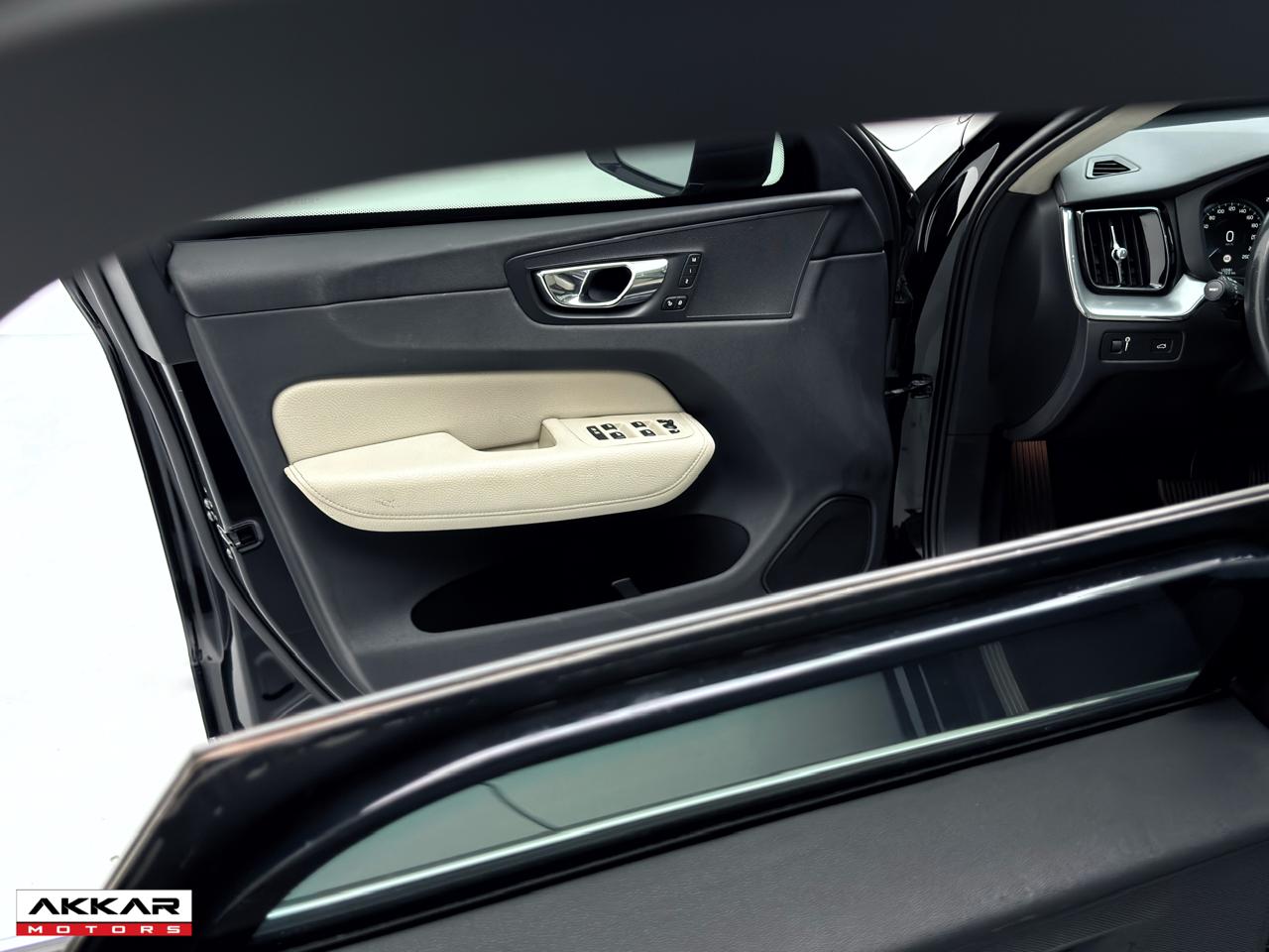 XC60 MOMENTUM AWD