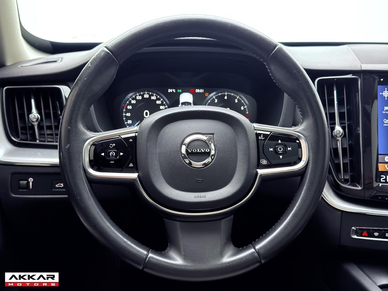XC60 MOMENTUM AWD