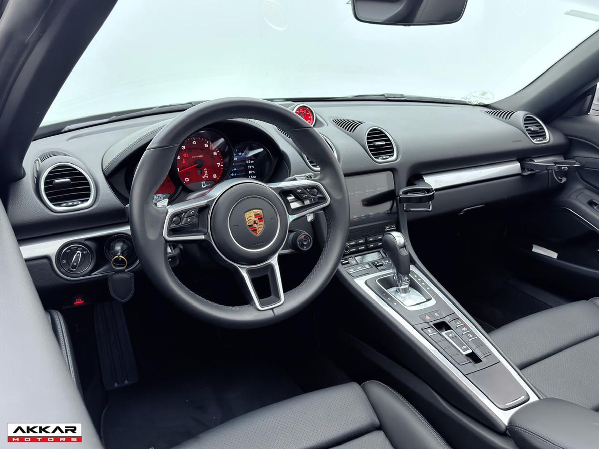 PORSCHE 718