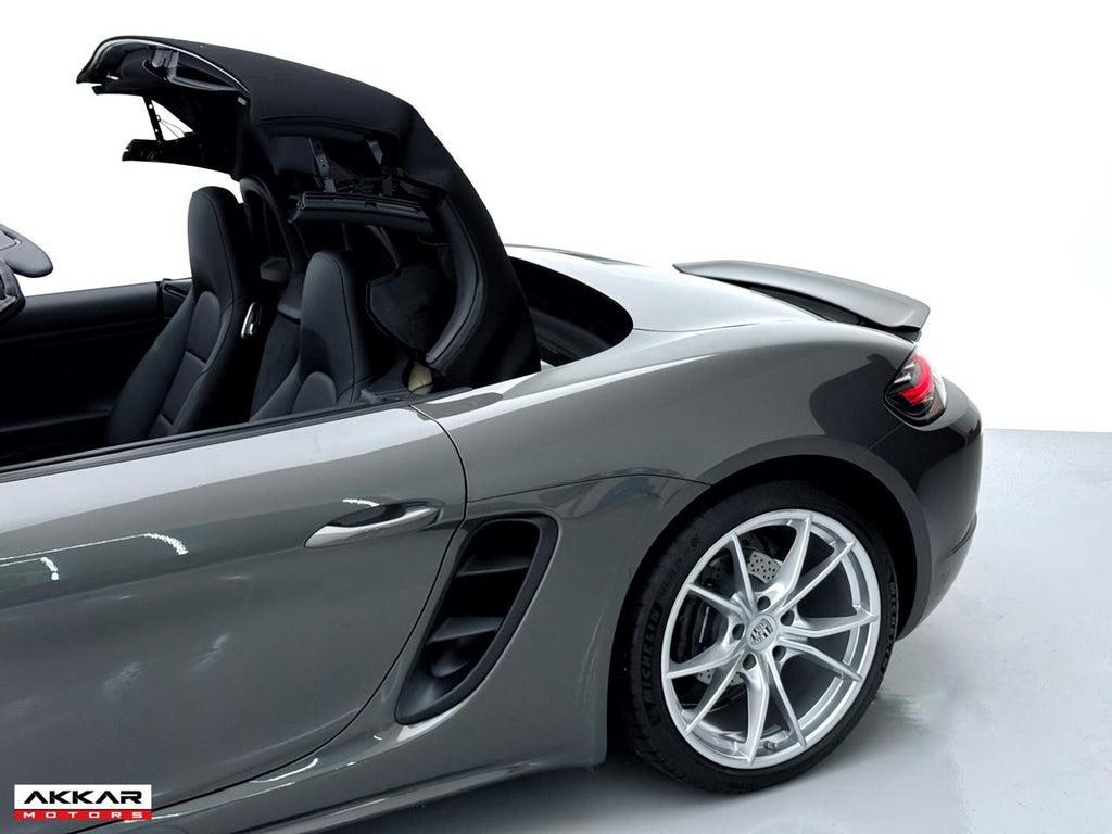 PORSCHE 718