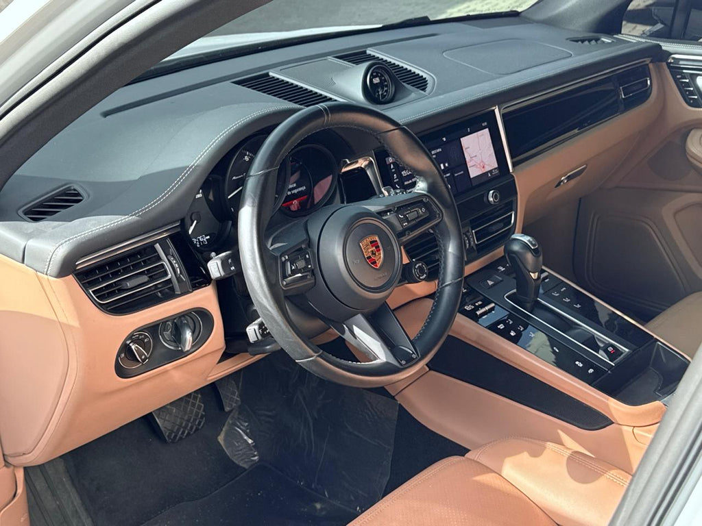 PORSCHE MACAN T