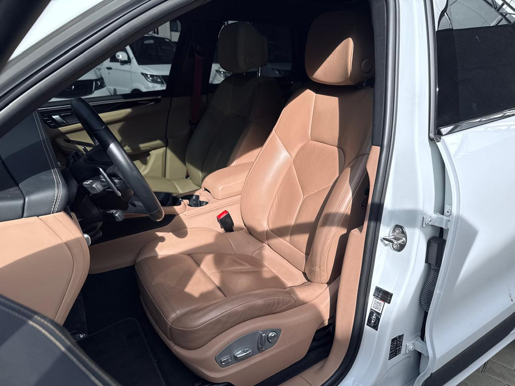 PORSCHE MACAN T