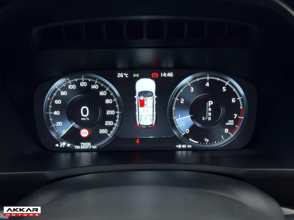 VOLVO XC90 MOMENTUM
