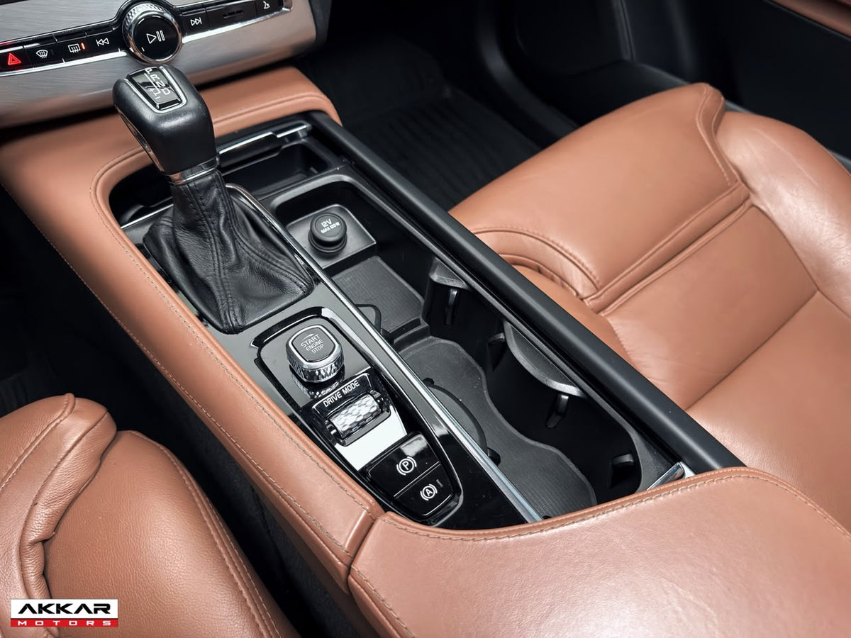 VOLVO XC90 MOMENTUM