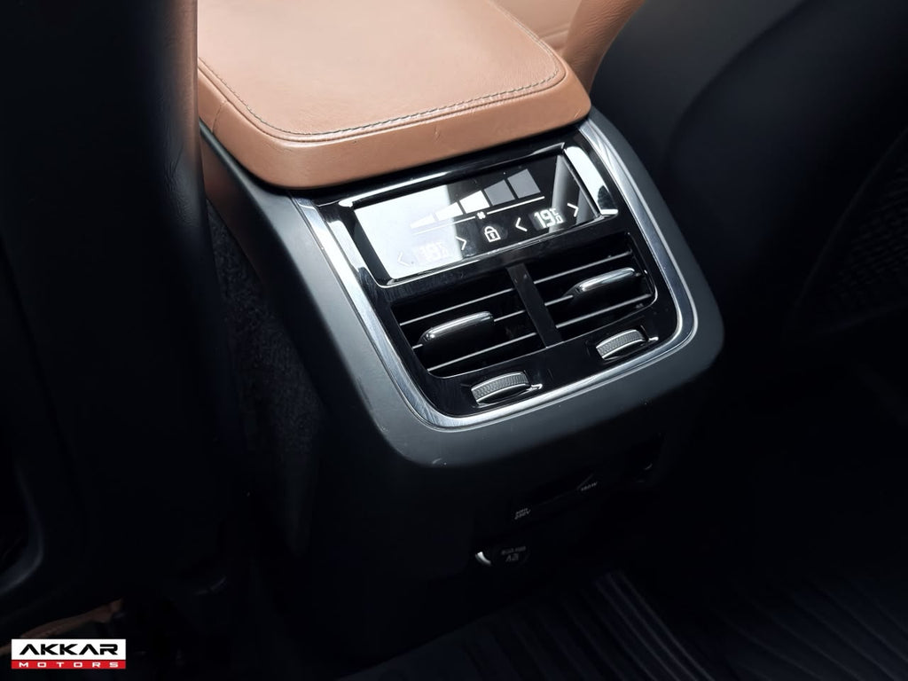 VOLVO XC90 MOMENTUM