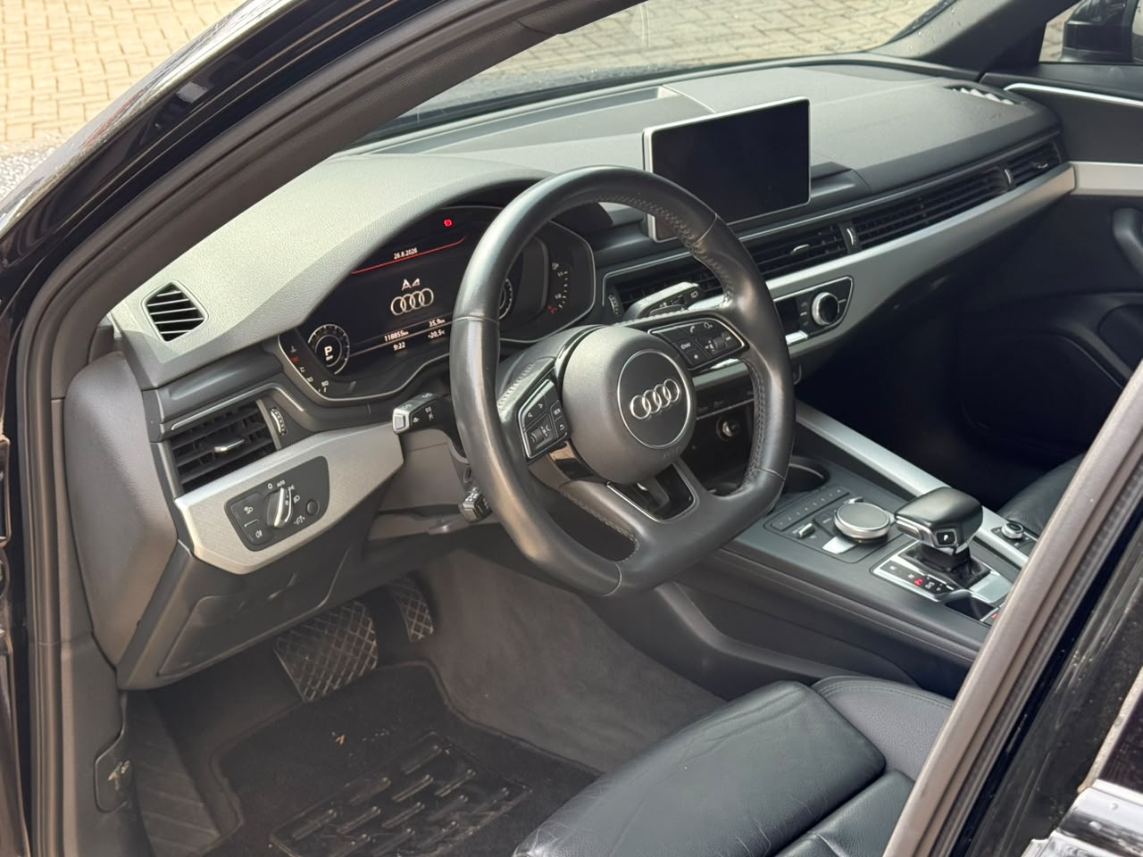 AUDI A4 AVANT