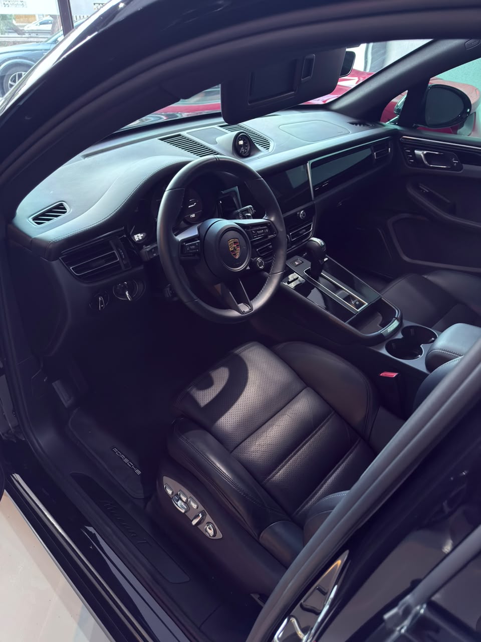 PORSCHE MACAN T