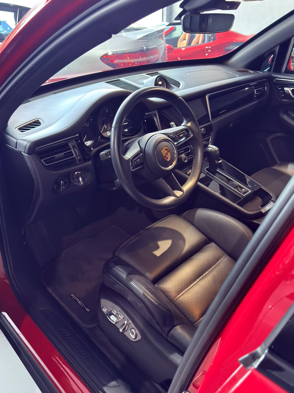 PORSCHE MACAN