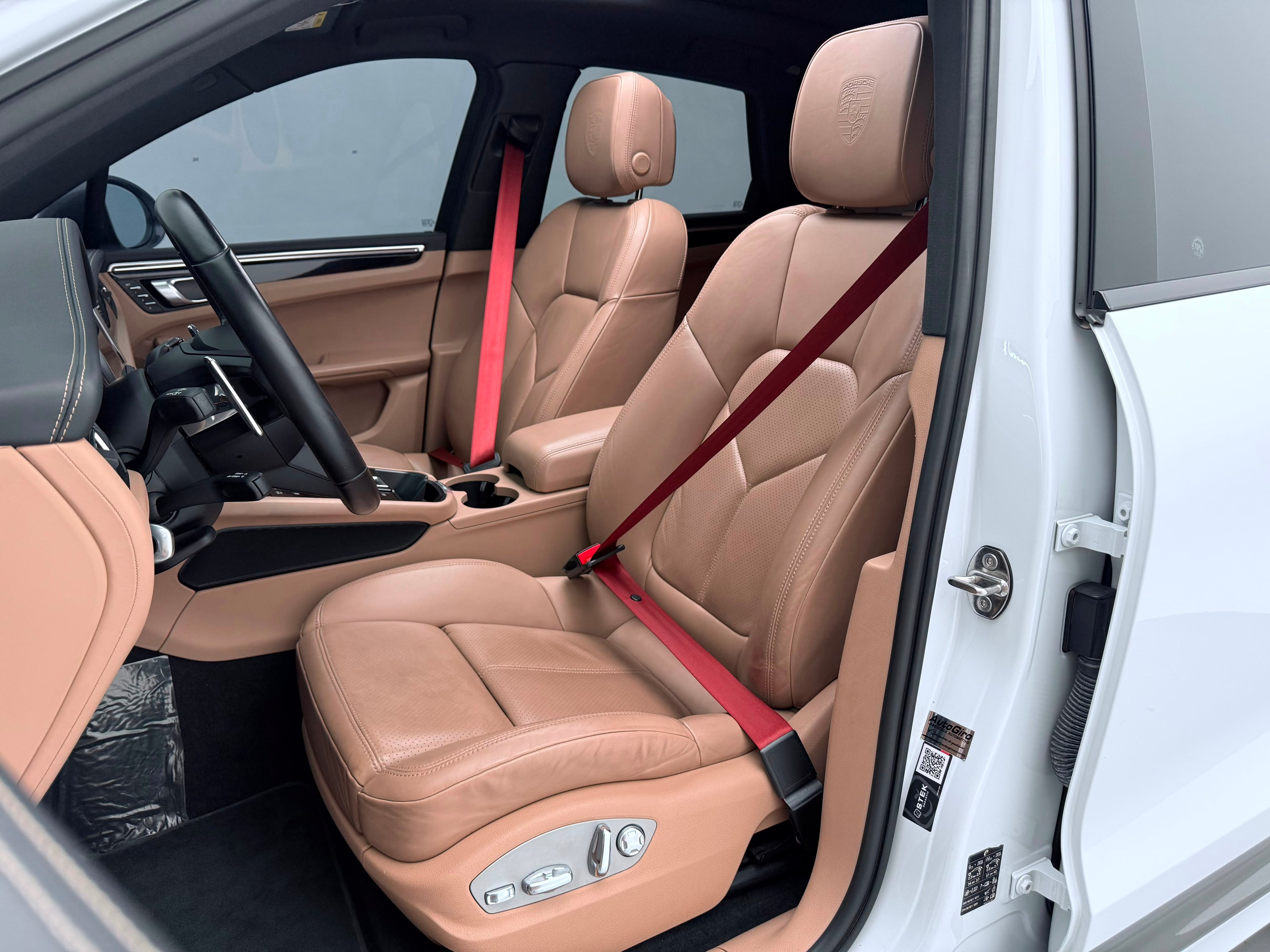PORSCHE MACAN T